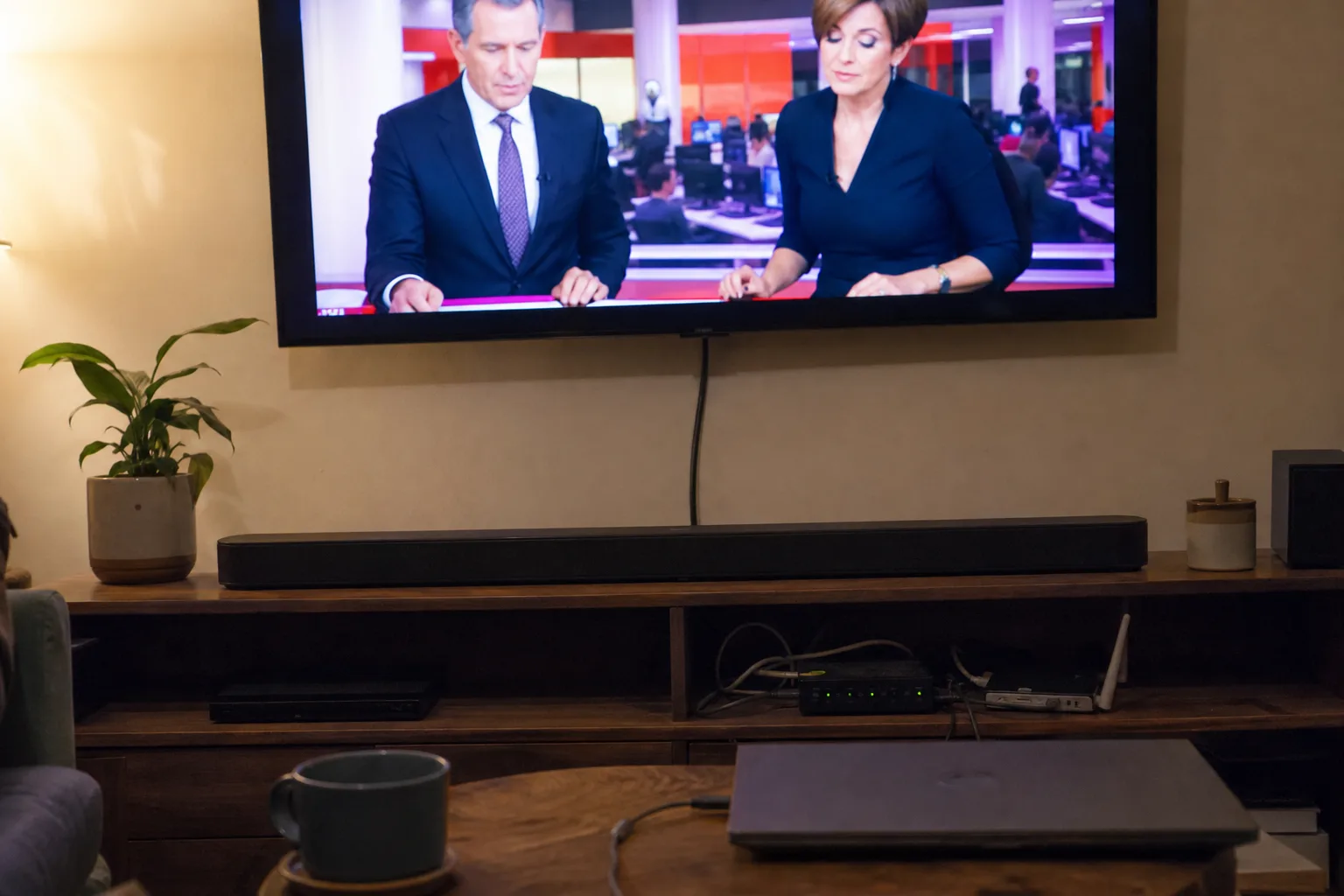 Single HDMI from TV to soundbar showing an ARC-style setup.